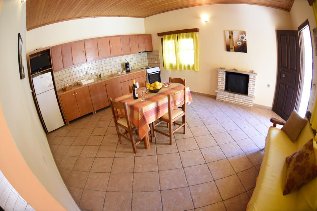 Yannis' Village Keri Ngoại thất bức ảnh