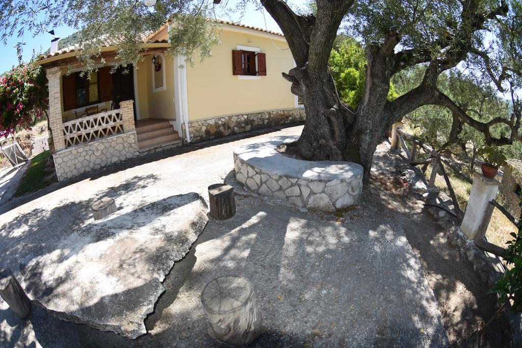 Yannis' Village Keri Ngoại thất bức ảnh